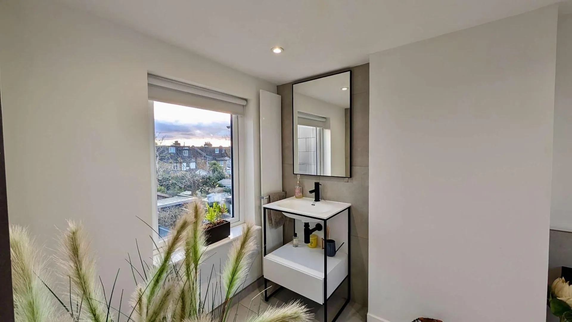 Luxury House With Parking In London Villa Teddington 0*,  United Kingdom
