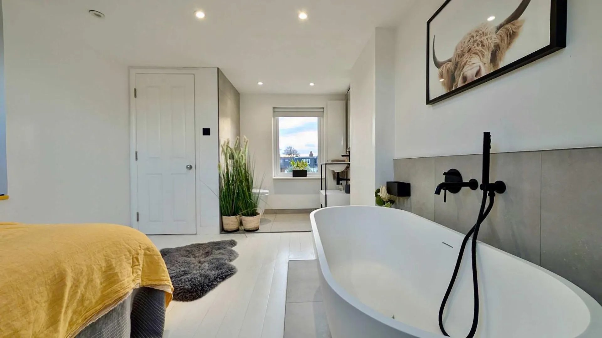Luxury House With Parking In London Villa Teddington